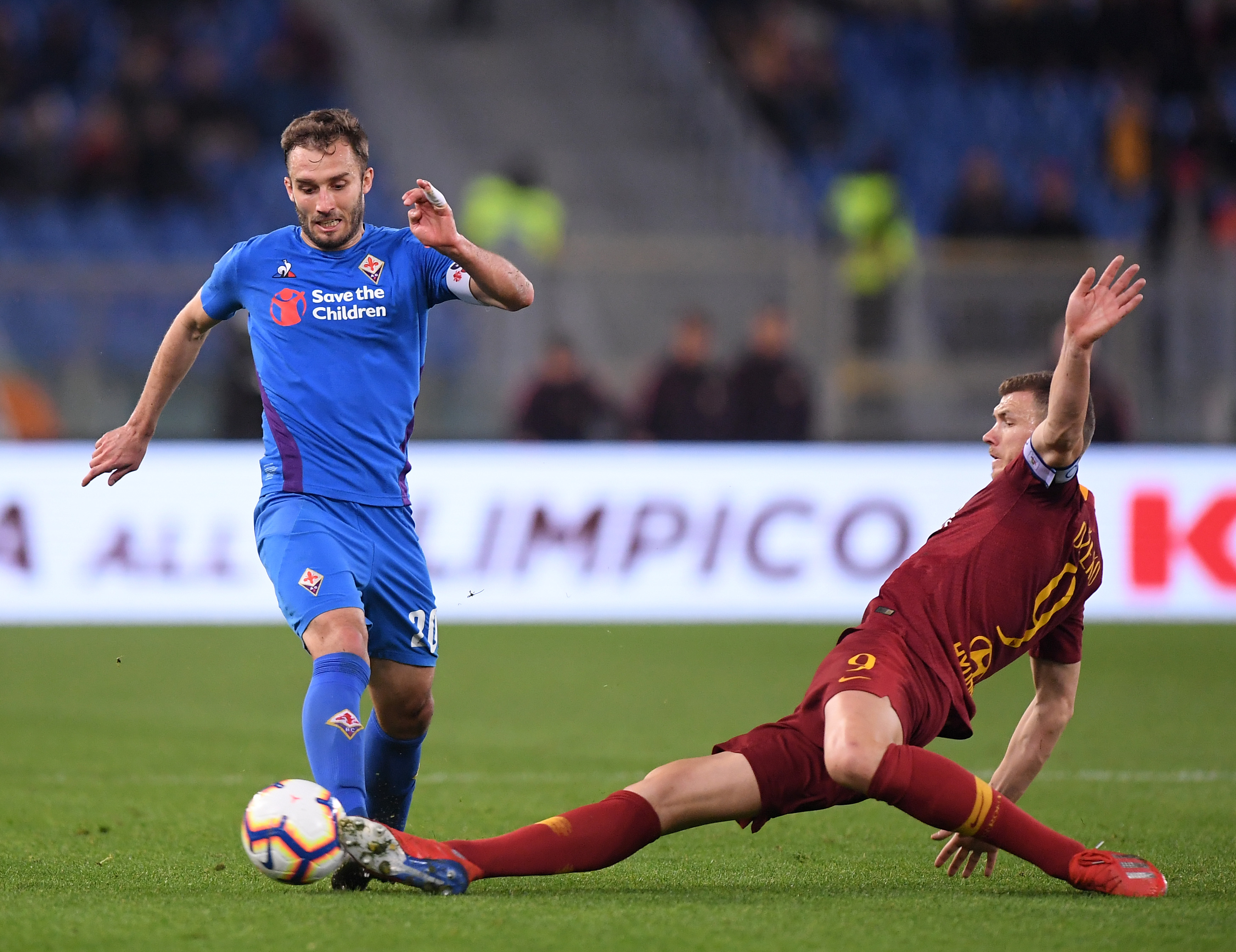 主裁谈拜仁点球：塔的手扩大了接触面积；凯恩的肘碰到了对方（主裁解释拜仁点球判罚：塔手臂扩大防守面积，凯恩肘部与对手有接触）