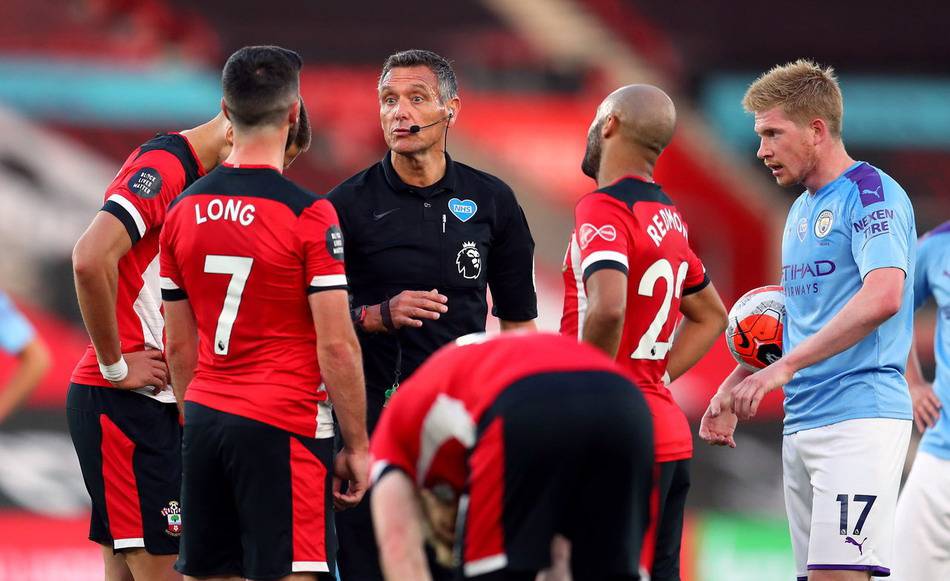 法尔克：拜仁谈妥于帕新合同的年薪和奖金，但还差解约条款没谈好（法尔克：拜仁与于帕续约的薪资与奖金已达成一致，解约条款仍在磋商）