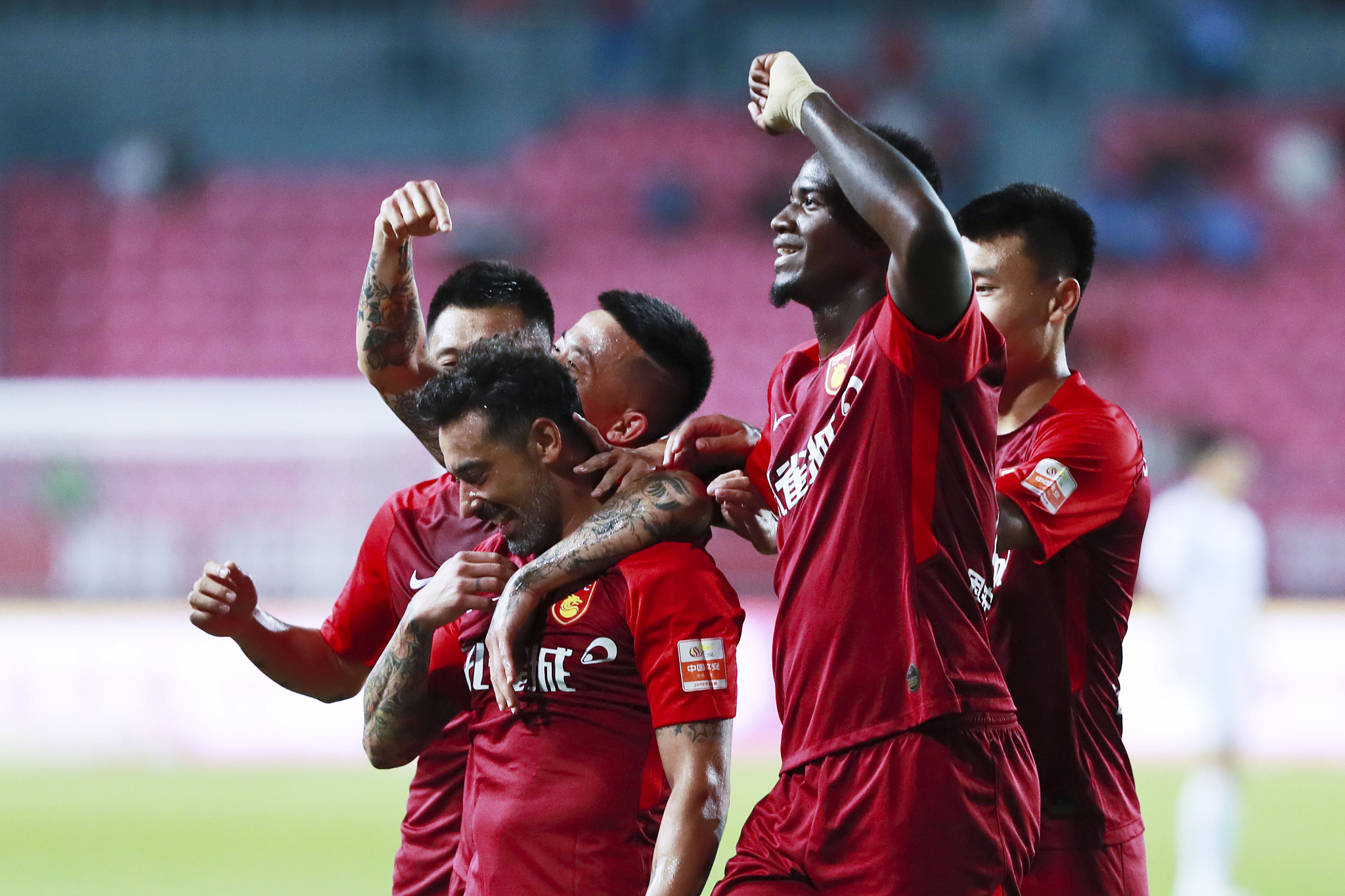 萨尼亚：孔帕尼对曼城有深厚感情，他是瓜迪奥拉接班人（萨尼亚：孔帕尼情系曼城，被视为瓜迪奥拉的接班人）