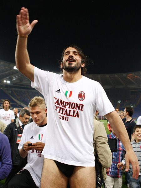 这是39岁？胡尔克远距离任意球直接爆射破门（39岁仍猛！胡尔克超远任意球重炮轰门得手）