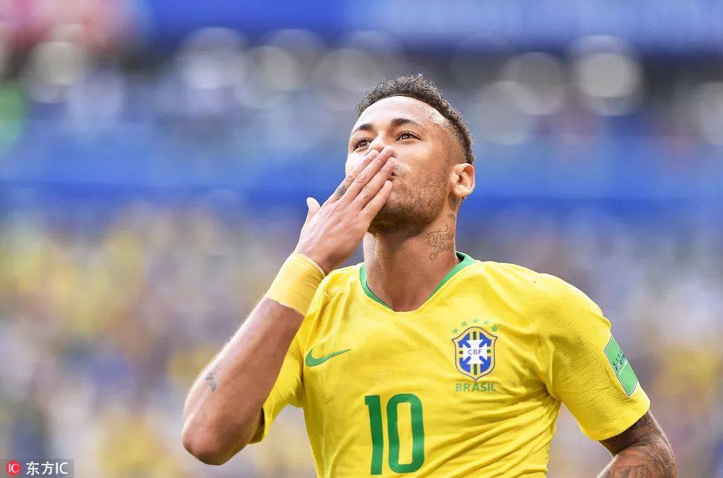 邵佳一告诫小球员：怎么能喝可乐呢，光跟老队员学散漫了（邵佳一批评小将：别学老队员散漫，怎么还能喝可乐？）